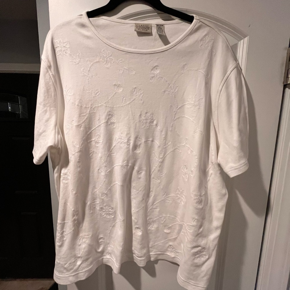 ~Classic~ Women's White Embroidered Top